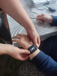 Przekazanie Seniorom opasek w ramach projektu  pn. „Kujawsko-Pomorska Teleopieka Etap I”